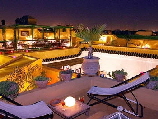 image_hotel_exterior_night_1